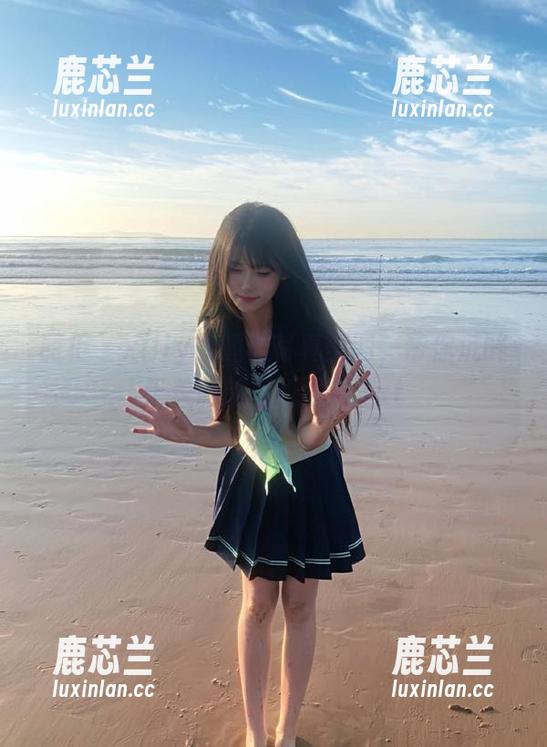 丽柜 - xilly的睡衣写真美图，带你沉醉于美丽的壁纸世界.txt