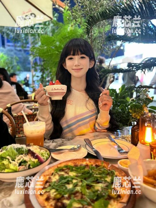 丽柜 - 兔子分享她的毛衣写真资源，带你领略不一样的冬季风情.txt