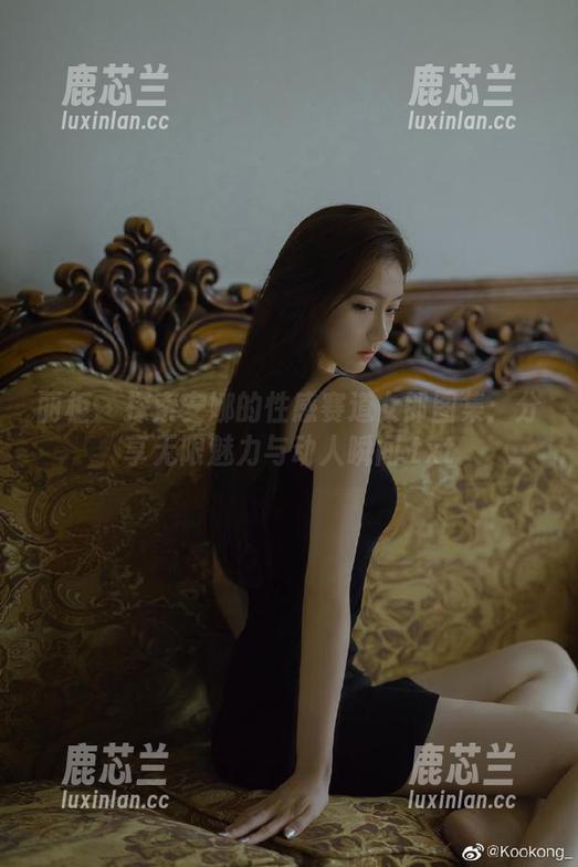 丽柜 - 探索安娜的性感赛道女郎图集：分享无限魅力与动人瞬间.txt