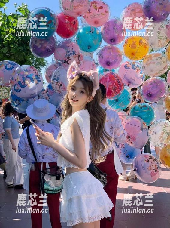 丽柜 - 小七独家定制女仆图集，展现可爱与优雅的完美结合.txt