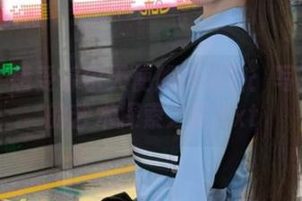 丽柜 - 感受尔尔天使般的光芒：写真图库的艺术探索之旅.txt