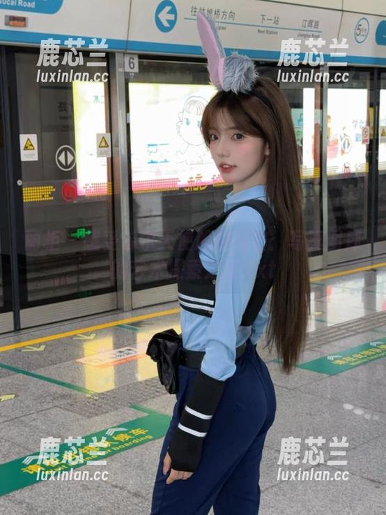 丽柜 - 感受尔尔天使般的光芒：写真图库的艺术探索之旅.txt