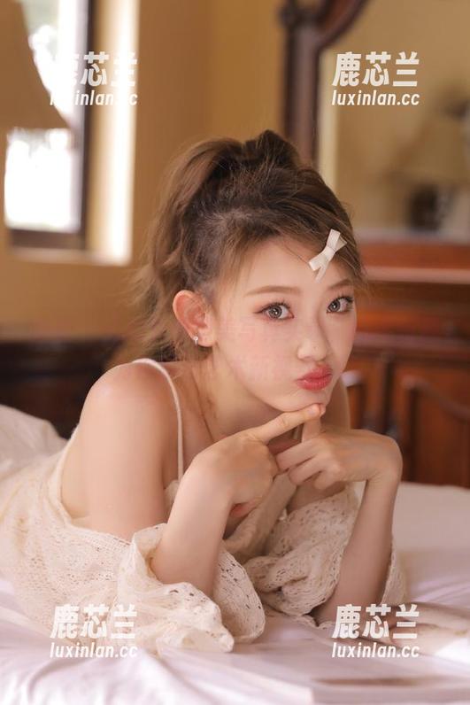 丽柜 - 心心女神绝美写真实录，图库资源为你解锁艺术新视野.txt