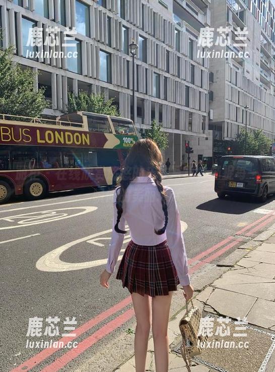 丽柜 - 在线欣赏悠悠的皮衣写真，捕捉每一瞬间的美丽.txt
