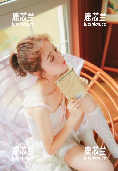 丽柜 - 美图更新来袭，和文芮一起感受颜丝香莲的独特魅力！.txt