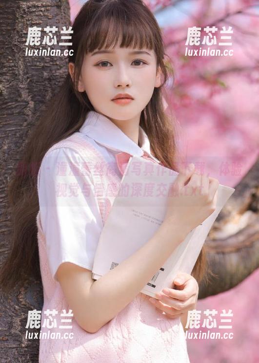 丽柜 - 潼潼蕾丝高清写真作品下载，体验视觉与情感的深度交融.txt