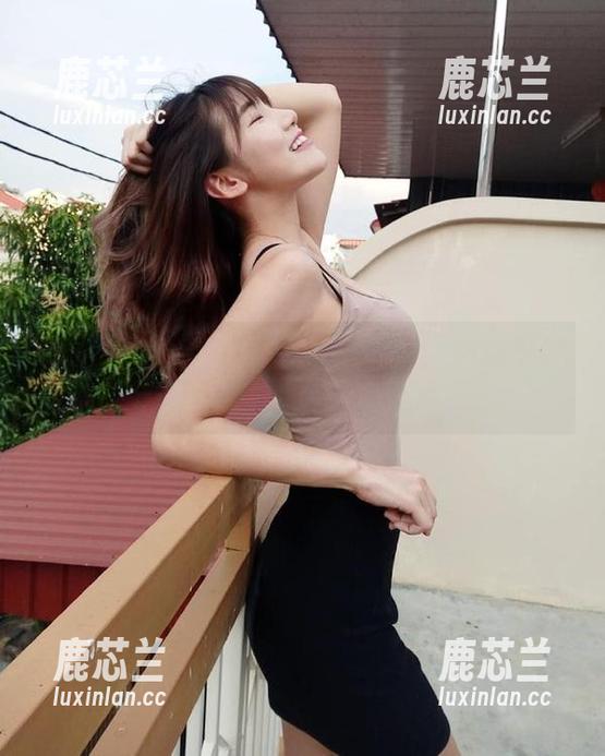 丽柜 - 由美黑白情感写真合集：影像中的深邃思考和无尽遐想.txt