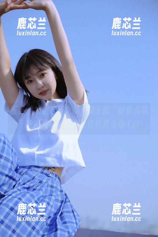 丽柜 - 捕捉瞬间之美，英子的“丽柜典藏”中的写真与图片让你怦然心动.txt