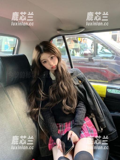 今汐的秘境：探索秘书主题的写真照片合集.txt