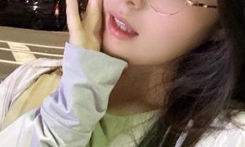 你夏夏与秘密恋人：一个梦幻般的高清合集，感受纯粹爱情的美好.txt
