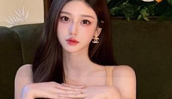 微密圈 - 俏妞qiaoniuTT飙车选手写真集,原图展现无限活力与风格.txt