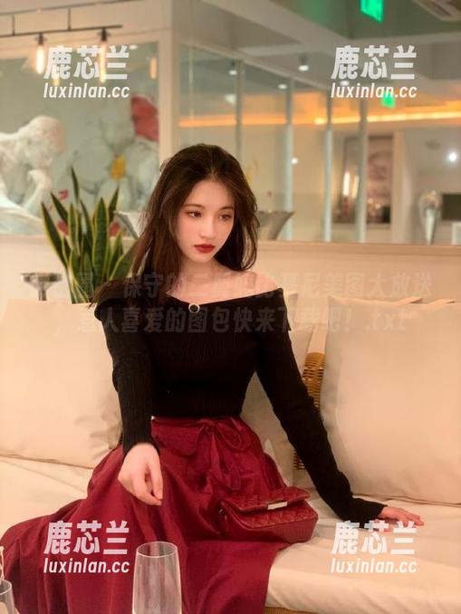 微密圈 - 保守的二舅妈比基尼美图大放送，惹人喜爱的图包快来下载吧！.txt