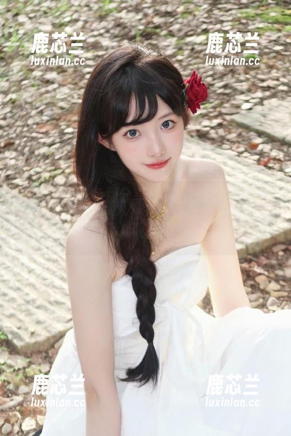 克拉女神 - 免费分享！凌雪短裙写真作品，让你沉醉于她个性与美丽的照片中！.txt