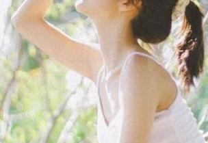 克拉女神 - 浴室里的艺术：孟君写真最新更新，展现自我风采与风情.txt