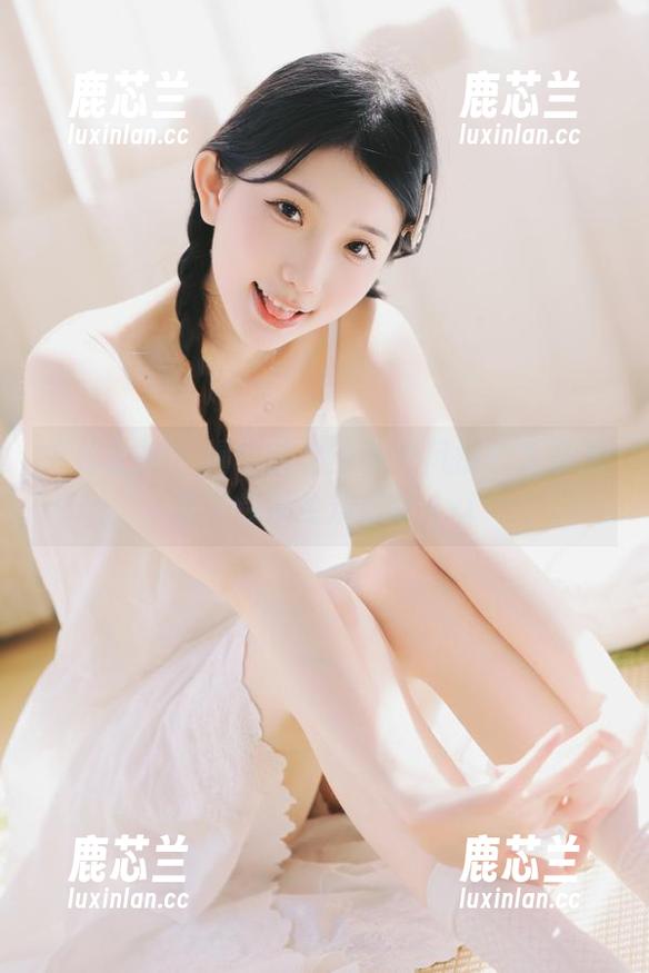 克拉女神 - 揭秘忆之的睡衣风情：无圣光写真合集全景展示.txt