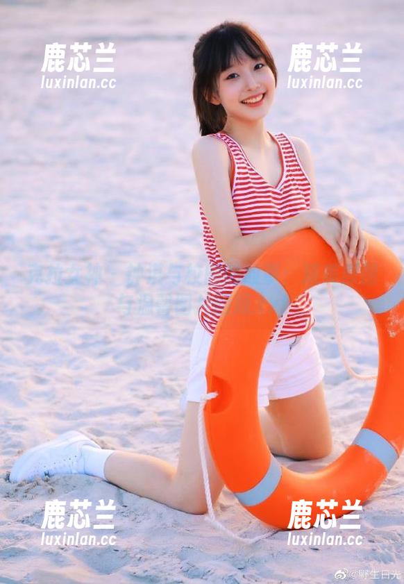克拉女神 - 钟淇与校园的故事：精美原图与温馨图片回顾.txt