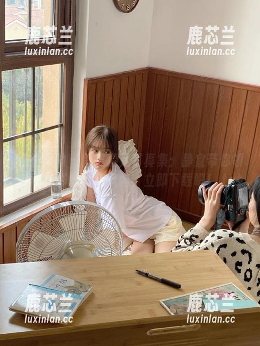 克拉女神 - 骨感素足写真集：静宜带你领略不一样的潮流风尚，立即下载吧！.txt