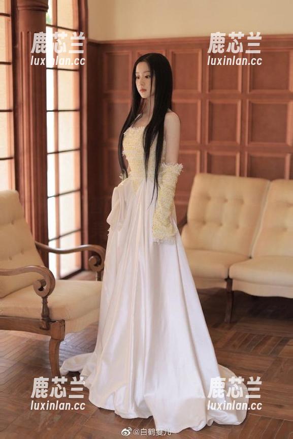走进兔玩映画的世界，少女的忧郁，精美图包与美图带来的情感共鸣.txt