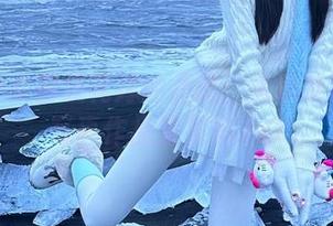 追寻少女前线花嫁的足迹:兔玩映画最新写真作品集发布.txt