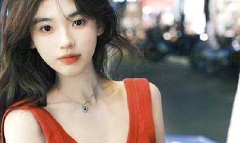 兔玩映画最新力作：阳光下的网袜写真，捕捉每一瞬间的动人画面.txt