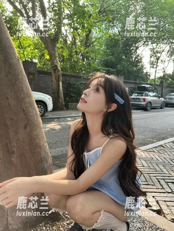 精选蓝色女仆写真，兔玩映画带你领略可爱与优雅的完美结合.txt