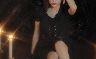 初夏女神 - 私房写真新趋势:双双与德系球服作品的完美结合.txt