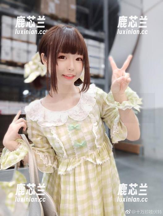 十万珍吱伏特作品精选合集：碧蓝航线恶毒壁纸带来的视觉冲击.txt