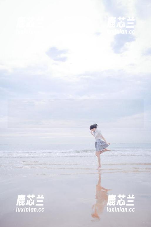 原图中的真实与精选中的幻想，周叽是可爱兔兔天使写真大揭秘.txt
