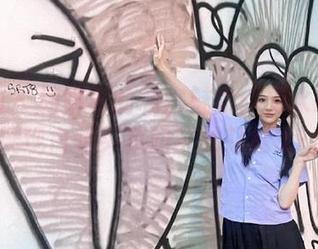 微密圈 - 周妍希的私房魅力：无水印原图展现白领买菜回家的轻松.txt