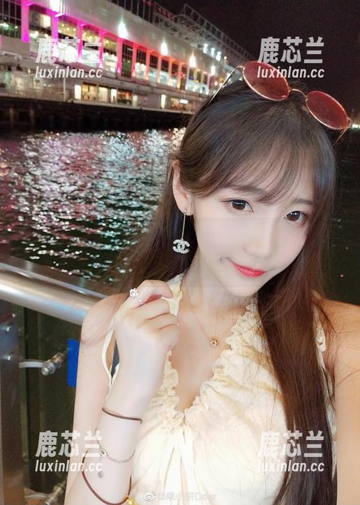 啾小妍Deer的专属私房花嫁图包，探寻每一处细腻的婚纱之美.txt