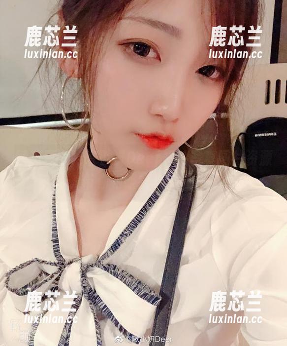 悸动夏天，啾小妍Deer短裤写真图片资源，带你领略娇美风情.txt