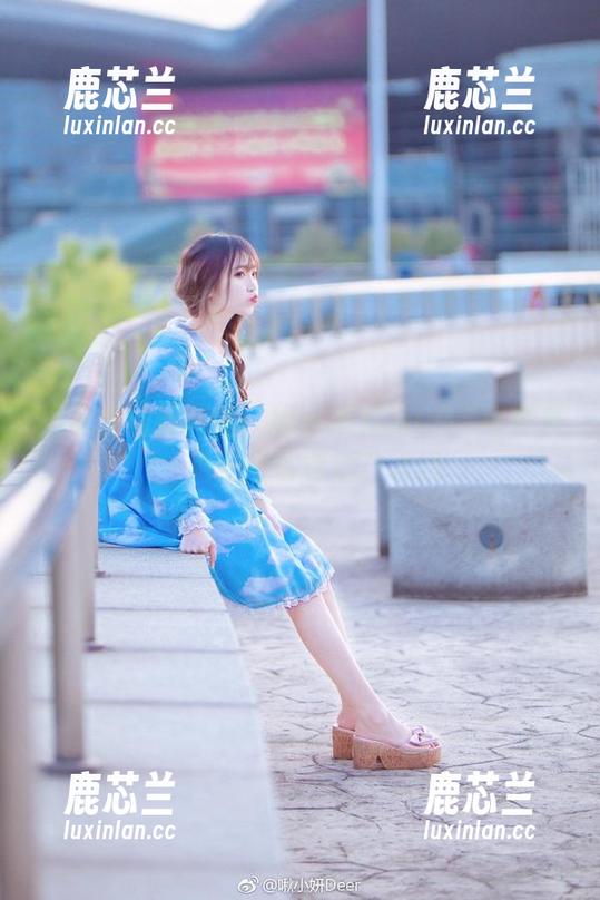 居家生活新风尚：啾小妍最新COS写真集，绝对不容错过！.txt