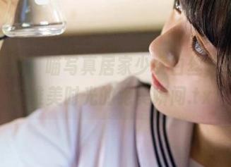 全新更新！喵写真居家少女白丝套图，捕捉唯美时光的绝美瞬间.txt