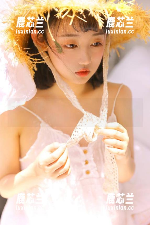 喵糖映画呈现校园JK学妹高清写真，青春校园的甜蜜故事等你来发现！.txt