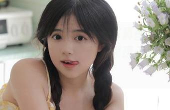 嗲囡囡 - 潘琳琳ber户外写真图集精选：用镜头捕捉自然与青春，展现无限风光与活力.txt