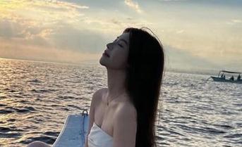 壹吻映画 - 深入了解辣辣女友，这组写真合集通过套图展现她的多样风格与气质.txt