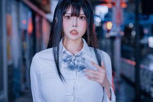 私房写真中的夏小秋秋秋：在美丽新世界，她是最闪耀的‘弄潮儿’！.txt