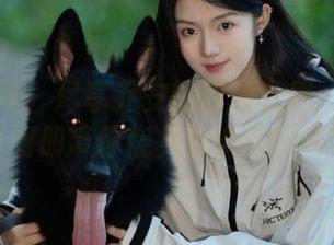 头条女神 - 尽享乔安的时尚世界：独特套装写真图册带你窥见她的生活艺术.txt