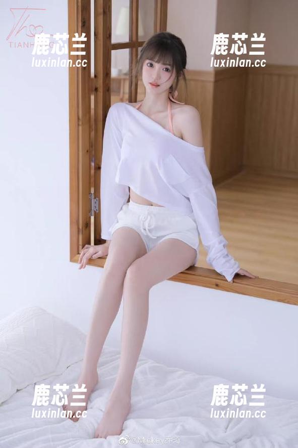 头条女神 - 俞公主的黑丝私房高清原图：让每一个角度都成为你心中的绝美幻影.txt