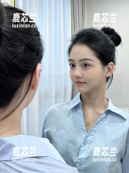 头条女神 - 周思超与短裤写真的完美搭配，让你感受不一样的夏日风情图片.txt