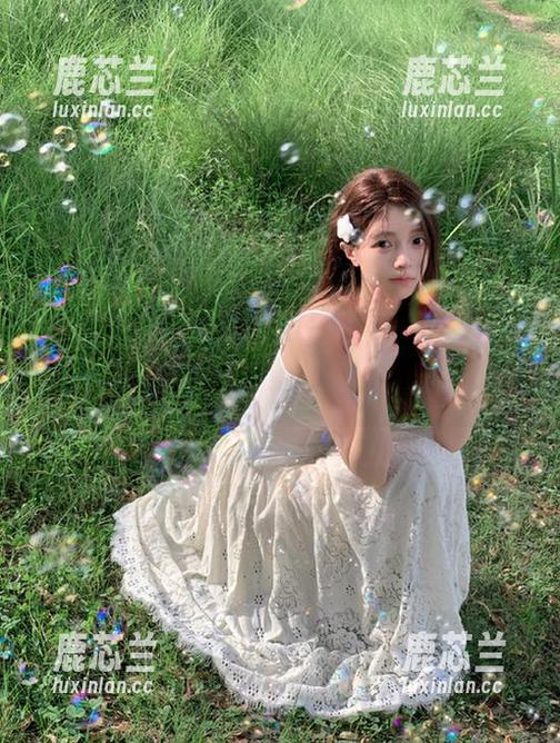 头条女神 - 周熙妍全套泳衣作品，带你徜徉在阳光、沙滩与美丽之间！.txt