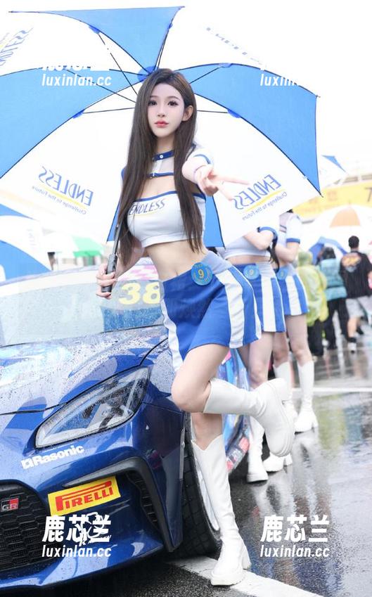 头条女神 - 梦幻白裙：下载李媛媛的美图，让你的画册焕然一新！.txt