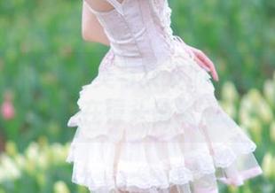 头条女神 - 李由美与女友的私密图集分享：让爱在镜头前绽放.txt