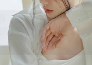头条女神 - “琳琳修女”的摄影艺术：妙趣横生的套图与作品，带你领略创意无限的想象.txt