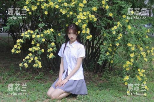 头条女神 - 筱溪兔女郎写真，最新图包让你感受蓬勃的生命力.txt