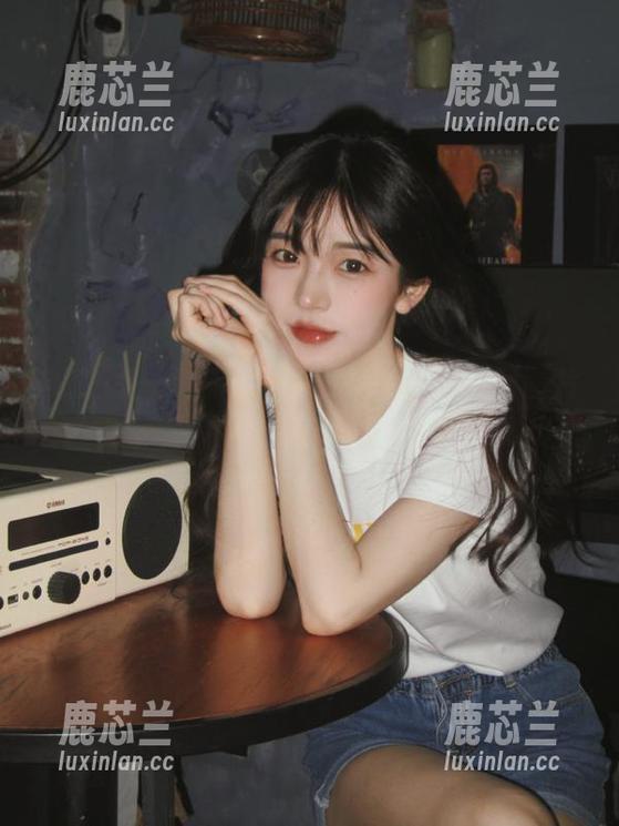 微密圈 - 奈斯希希的白衬衫写真福利图片展，清新简约之美一网打尽.txt