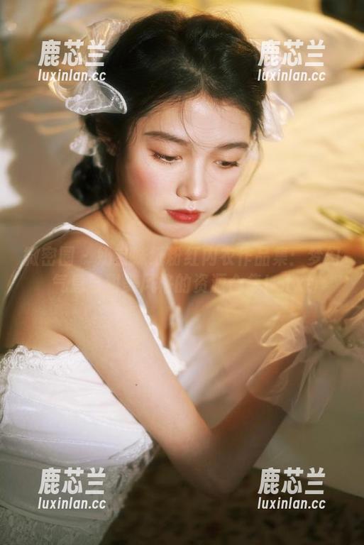 微密圈 - 奶宝妹纸粉红内衣作品集：梦幻气息与甜美风格的资源合集！.txt