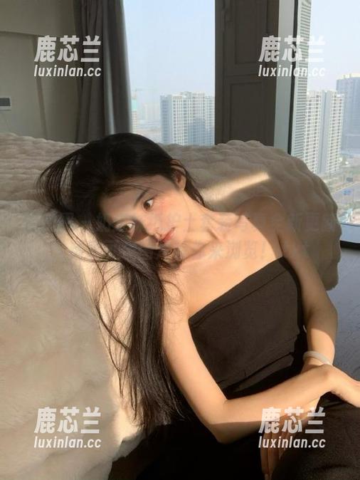 微密圈 - 奶宝妹纸护士套装写真全新更新，精彩可爱图片等你来浏览！.txt