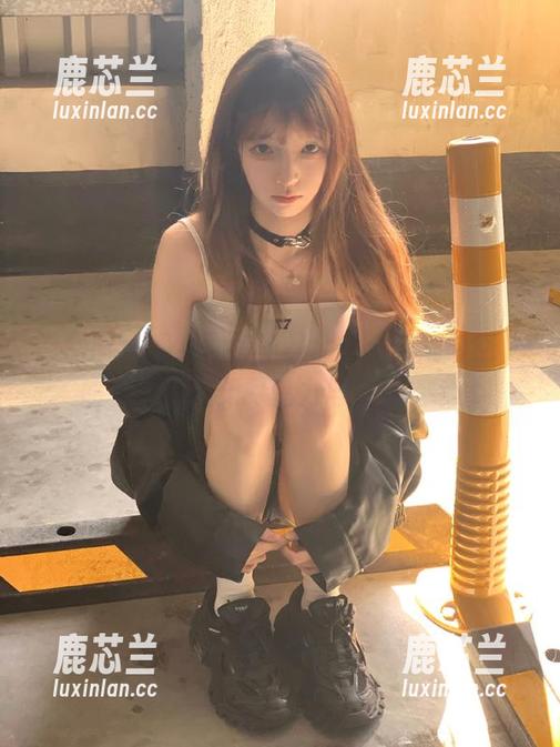 微密圈 - 奶雯黑色作品全集：穿越时空，感受黑色的无尽魅力与力量！.txt