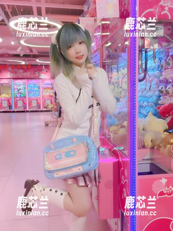 妖少you1白裙系列作品最新更新，cos魅力让你一见倾心！.txt